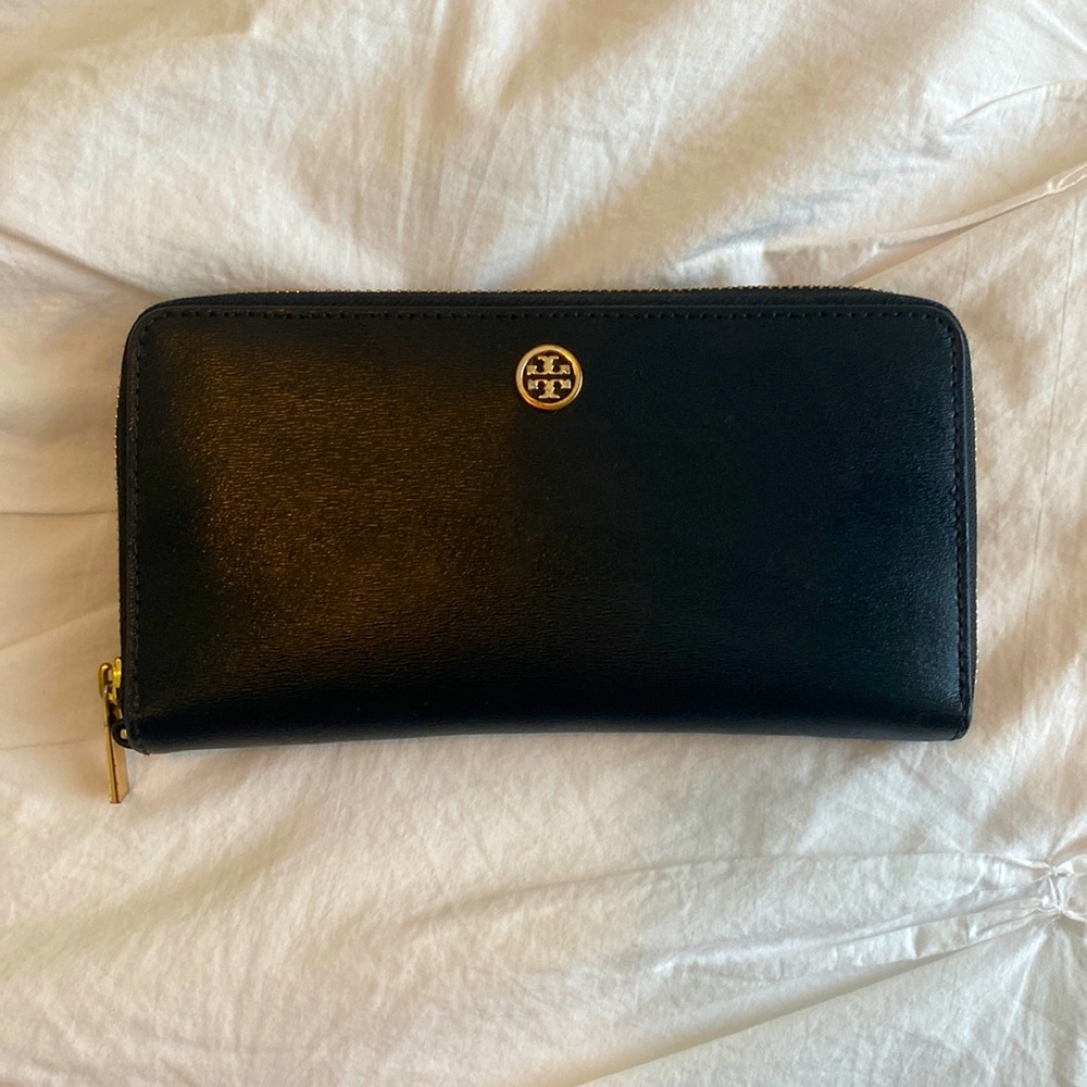Tory Burch black leather wallet! Gold hardware. Great condition.